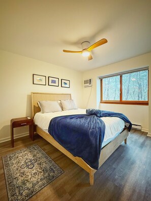 2 chambres, fer et planche à repasser, accès au Wi-Fi (inclus)