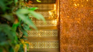 A staircase with patterned tiles leading to a room with a textured wall. - El Rocio - 19 in Assagao (Assagao)