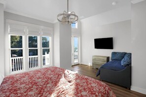 4 Schlafzimmer, Schreibtisch, Bügeleisen/Bügelbrett, WLAN