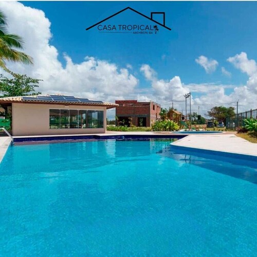 Large house, inside a condominium with leisure infrastructure and close to the beach!