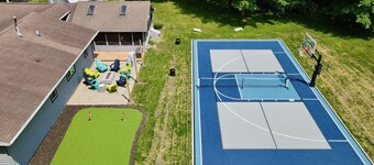 Secluded Retreat w/ Hot Tub, Pickleball/Basketball Court, Putting Green, Arcade