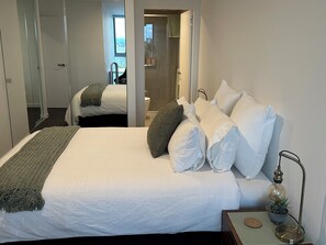 2 chambres, fer et planche à repasser, Wi-Fi, draps fournis