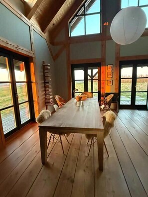 Dining - Log house with views of sea, fjord and Lemvig (Lemvig)