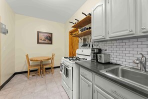 Micro-ondes, four, plaque de cuisson
