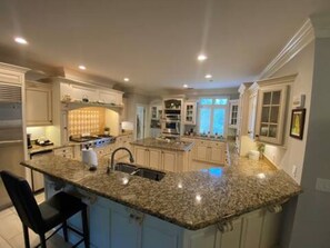 Microwave, oven, stovetop, dishwasher - 6000 sq ft home with Private Pool and Hot Tub, Sleeps 16 - 13 Acres (Upatoi)