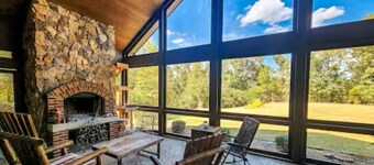 6000 sq ft home with Private Pool and Hot Tub, Sleeps 16 - 13 Acres