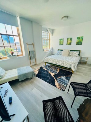 2 slaapkamers, een strijkplank/strijkijzer, gratis wifi, beddengoed