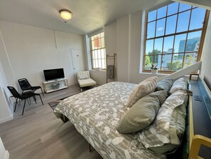 2 bedrooms, iron/ironing board, free WiFi, bed sheets - Downtown Commons Luxury Loft (Sacramento)