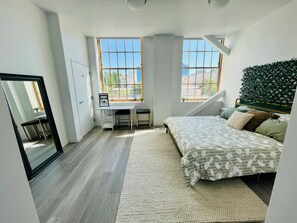 2 bedrooms, WiFi - Downtown Commons Luxury Loft (Sacramento)