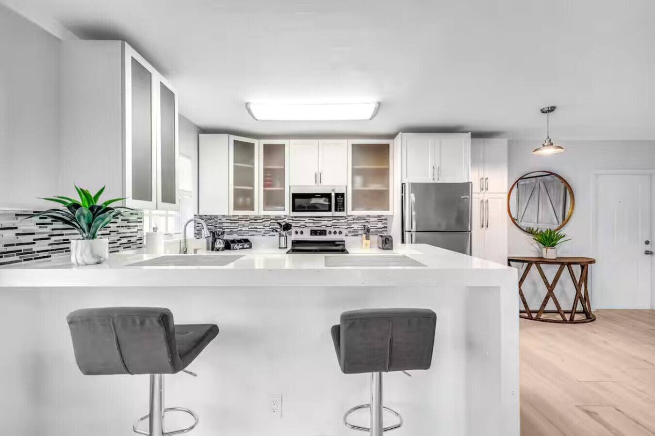 Kjøleskap, mikrobølgeovn, ovn og kokeplater