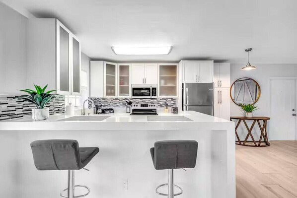 Fridge, microwave, oven, stovetop