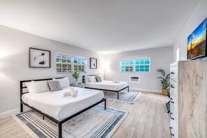 Bureau, fer et planche à repasser, Wi-Fi gratuit, draps fournis