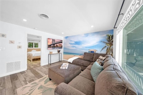 Smart TV. Tropical Paradise + POOL & PATIO