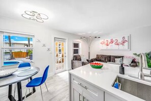 Interior - Tropical Paradise + POOL & PATIO (Fort Lauderdale)