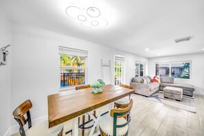 Interior - Tropical Paradise + POOL & PATIO (Fort Lauderdale)