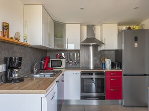 Refrigerador, microondas, horno y lavavajillas 