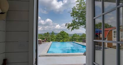 Luxury Poolside Suite with Stunning Mountain Views + VIP Hot Tub