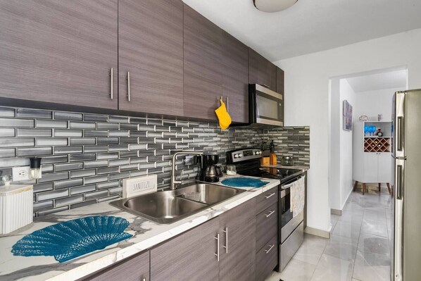 Fridge, stovetop, coffee/tea maker, cookware/dishes/utensils