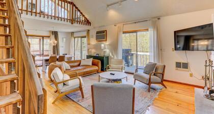 Spacious 5-bedroom Mountain Retreat in Poconos with FREE access to Ski slope