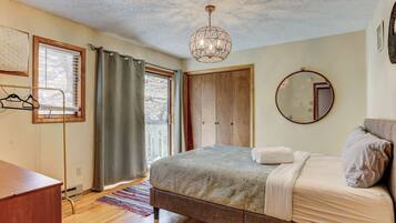 5 bedrooms, free WiFi, bed sheets