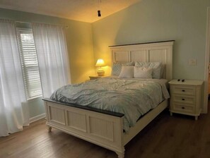 3 bedrooms, iron/ironing board, free WiFi, bed sheets - You Are My Sunshine! (Rehoboth Beach)