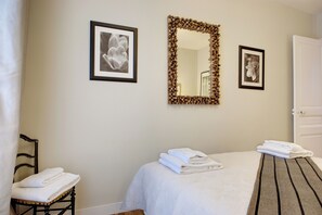 Comfort Apartment | 2 bedrooms, in-room safe, iron/ironing board - Paris Sevigne Elegant residence (Paris)