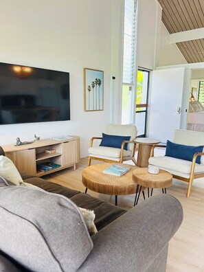 Smart TV - Charming 1-bedroom condo with AC, WiFi in marvelous Kailua-Kona (Kailua-Kona)