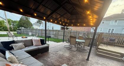 4- Bedroom Retreat w/ Sauna, Game Room, Patio & Walk to Golf, Bars & Restaurants