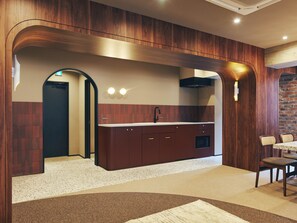 高級開放式套房 | 書桌、筆電工作空間、免費無線上網