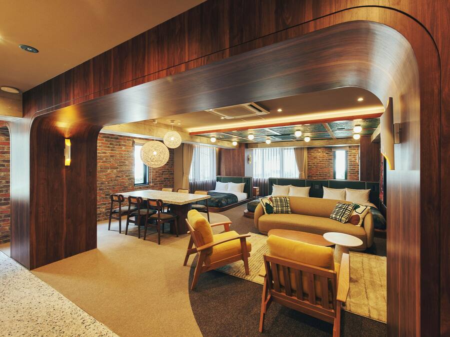 Superior Studio Suite | Desk, laptop workspace, WiFi (free)