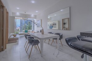 Luxury Apartment, City View | Dining room - Apt with Reforma View - Pool and Jacuzzi (Mexico City)