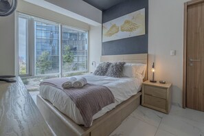 Apartamento superluxo, vista para a cidade | 2 quartos, ferros/tábuas de passar roupa, Wi-Fi de cortesia