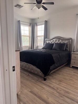 4 chambres, fer et planche à repasser, Wi-Fi gratuit, draps fournis