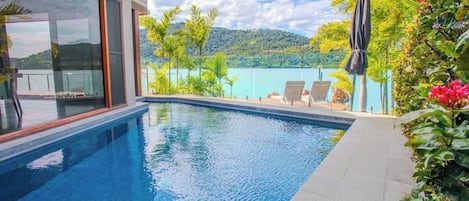 6 piscinas al aire libre