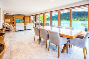 Deluxe House, Sea View | Living area