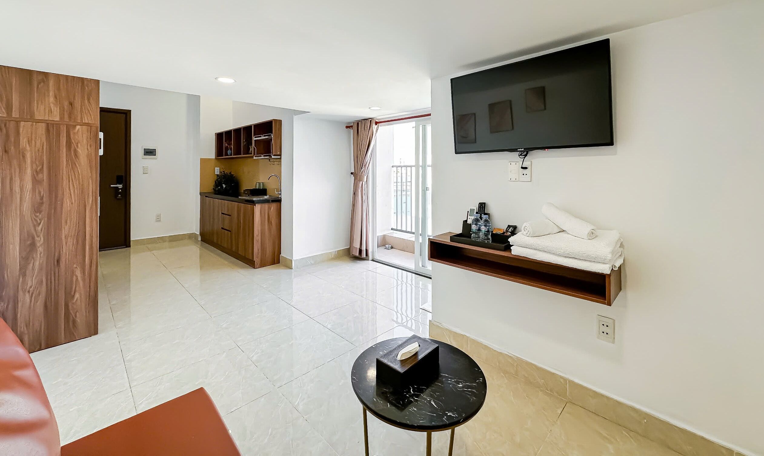 Panoramic Studio | In-room dining