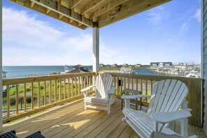 Terrace/patio - Waterfront Luxury, Private Pier, Gazebo, Resort Amenities & Panoramic Water Views (Hatteras)