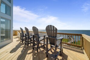 Terrace/patio - Waterfront Luxury, Private Pier, Gazebo, Resort Amenities & Panoramic Water Views (Hatteras)