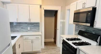 Spacious 4-bedroom House Near UB & Niagara Falls