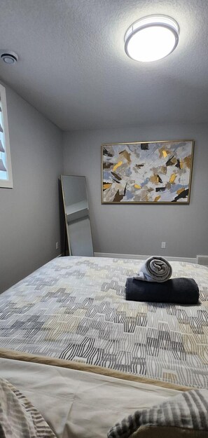 2 bedrooms, iron/ironing board, free WiFi, bed sheets - The Vaulted Oasis (Airdrie)
