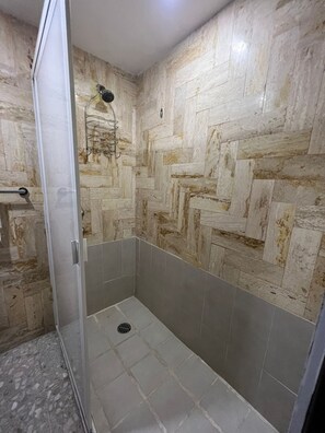 Handtücher, Seife, Toilettenpapier