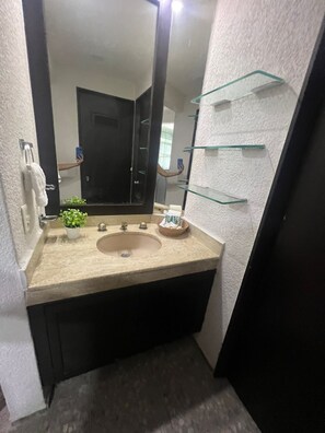 Towels, soap, toilet paper - Suite for 4 people with ocean view (Acapulco de Juárez)