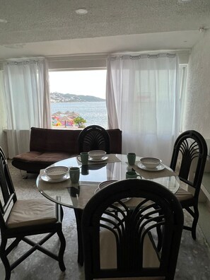 Dining - Suite for 4 people with ocean view (Acapulco de Juárez)