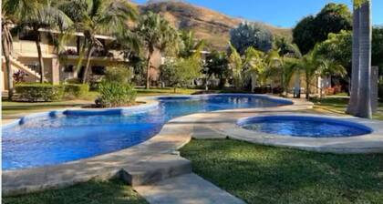 Charming studio in beautiful Ocotal with AC, WiFi, walking distance to beach