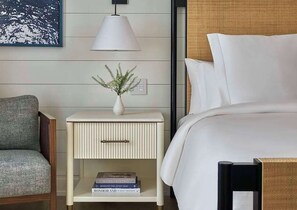 خزنة داخل الغرفة وستائر تعتيم ومكواة/لوح كي