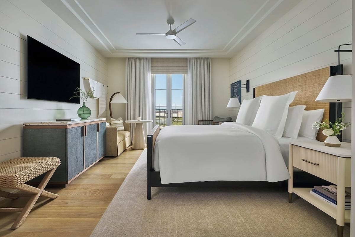 Suite, 1 King Bed with Sofa bed | In-room safe, blackout drapes, iron/ironing board