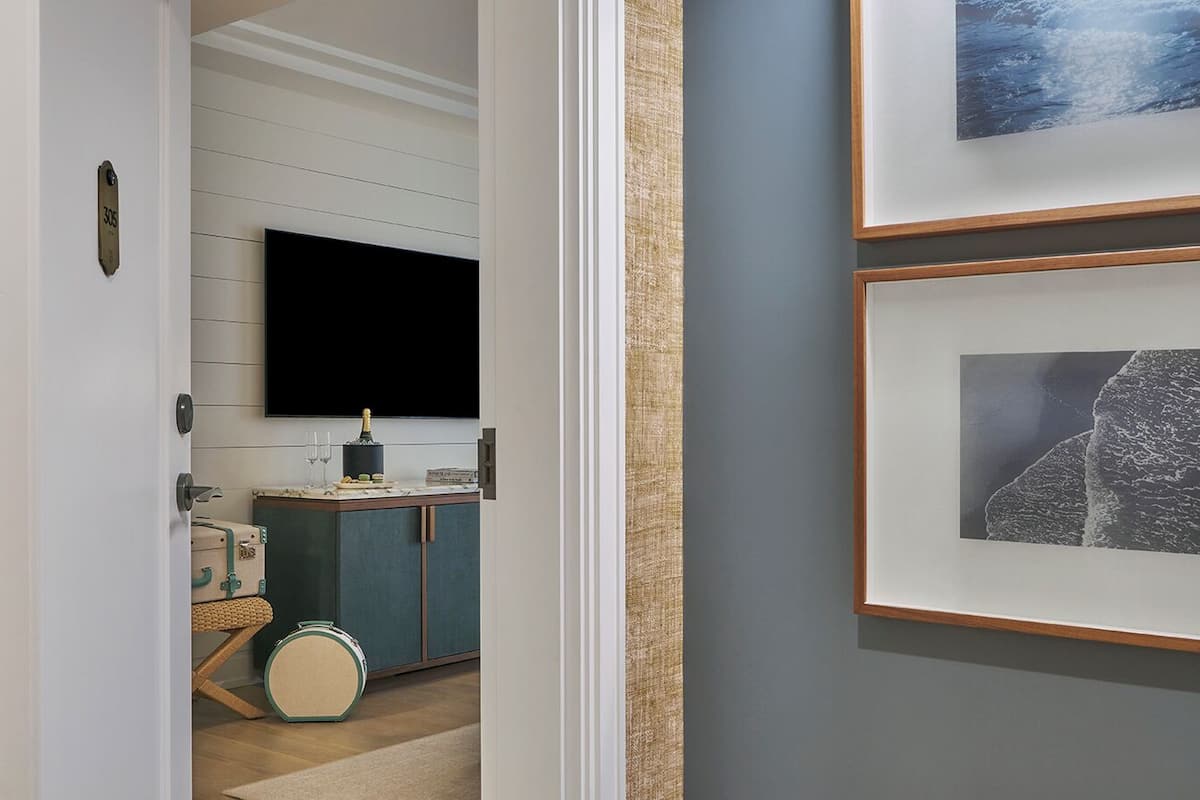 Studio (Waterfront | Suite) | In-room safe, blackout drapes, iron/ironing board