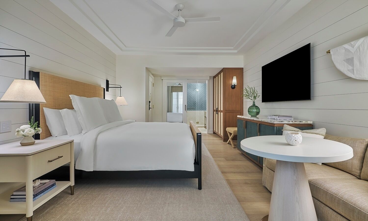 Deluxe Room, 1 King Bed | In-room safe, blackout drapes, iron/ironing board