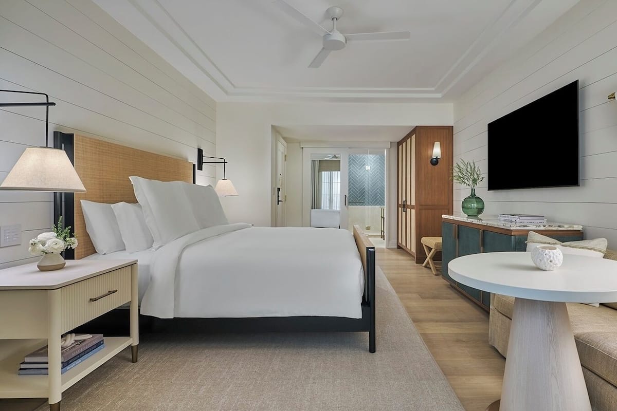 Deluxe Room, 1 King Bed | In-room safe, blackout drapes, iron/ironing board