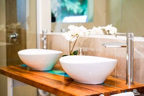 Hair dryer - Ora° Retreat Koru Suite Mountain Escape (Queenstown)